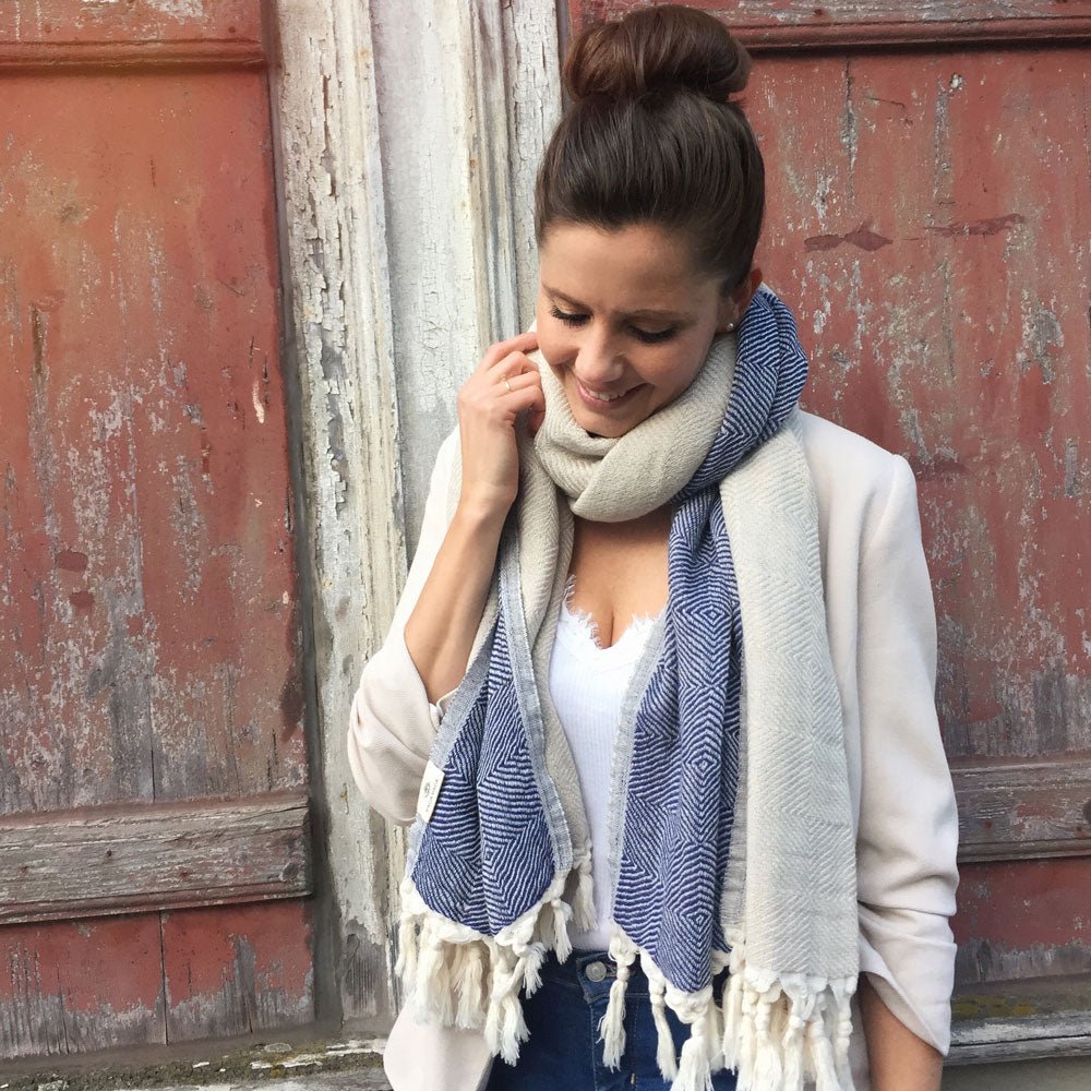 Wie style ich Wendetücher? Tragebeispiele und Outfitideen - VACA VACA