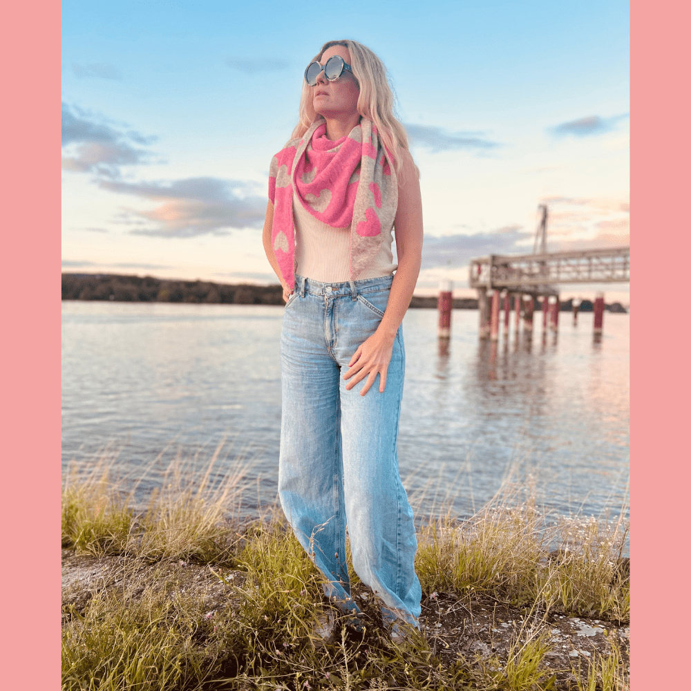 Dreieckstuch mit Herzmuster beige creme - VACA VACA