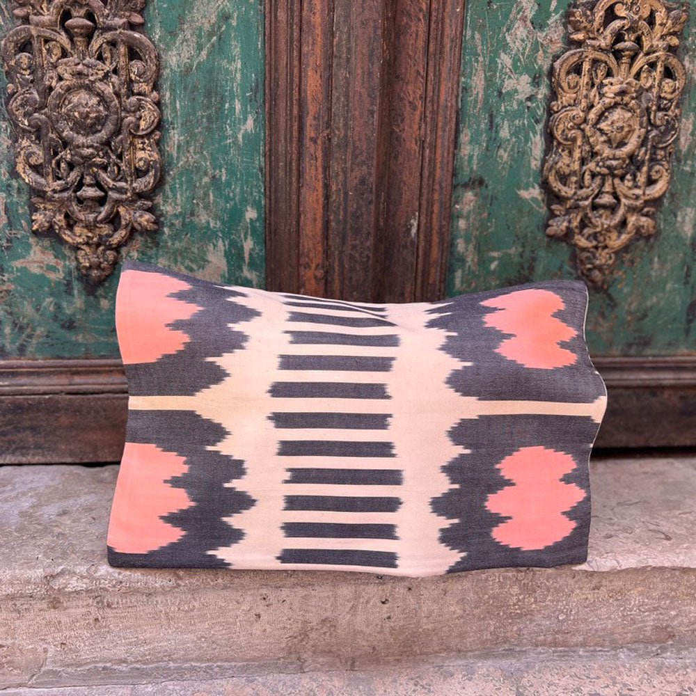 2 Ikat Seidenkissenhüllen 40x60 12 - VACA VACA